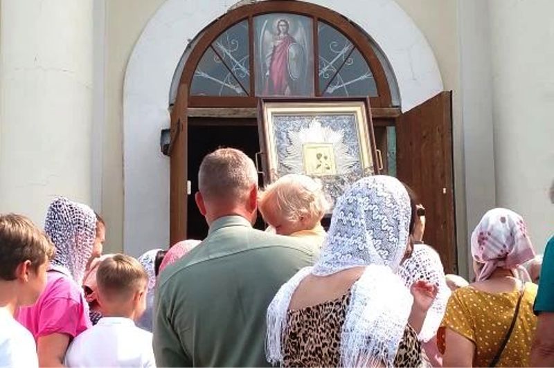 В Михайло‑Архангельском храме города Острогожска встретили казачий крестный ход с иконой Божией Матери «Избавительница от бед»