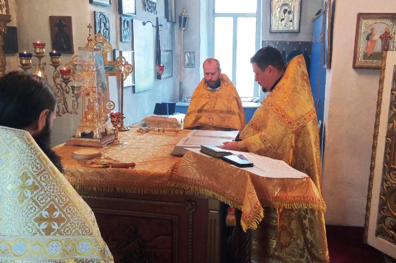 В храме святых апостолов Петра и Павла села Петропавловка соборно совершена миссионерская Литургия