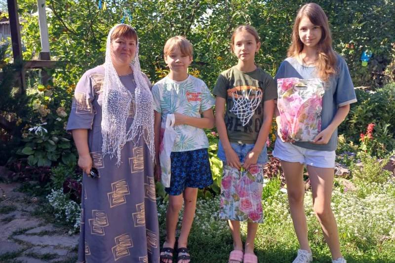 В рамках акции «Собери ребёнка в школу» многодетные семьи Петропавловки получили помощь к началу учебного года