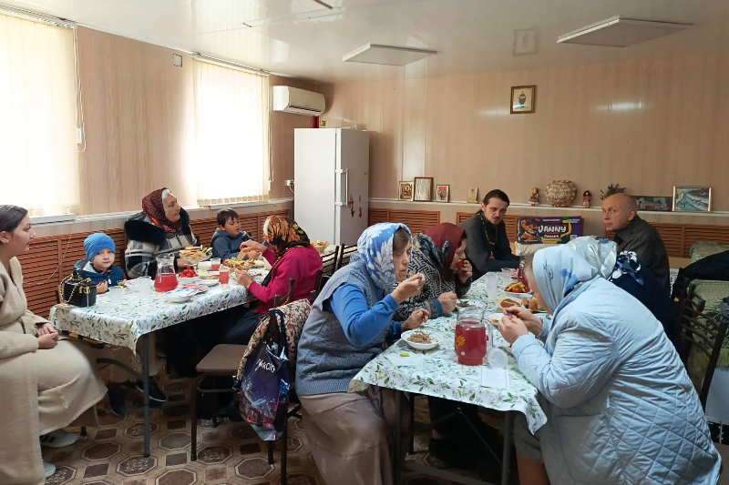 В Калаче ко Дню пожилого человека состоялось просветительское мероприятие на территории храма Вознесения Господня