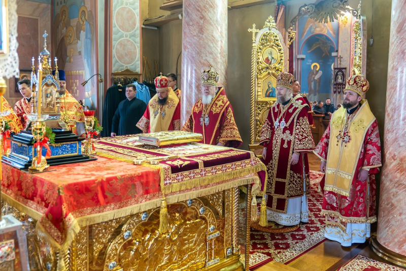 Соборное пасхальное богослужение Архипастырей и клириков епархий Воронежской митрополии совершено в Покровском соборе города Воронежа