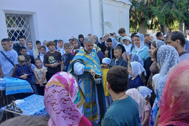 Настоятель храма Преображения Господня города Острогожска совершил молебен перед началом нового учебного года