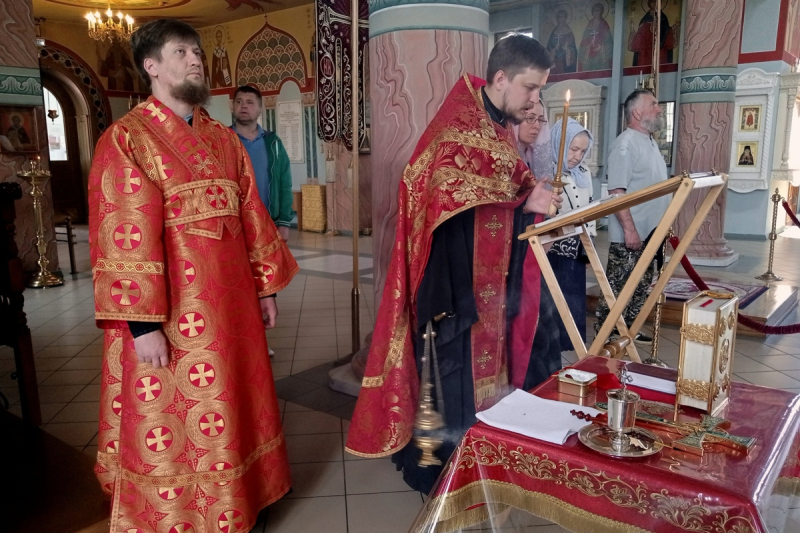 В Ильинском кафедральном соборе состоялось акафистное пение в честь иконы Божией Матери "Неупиваемая Чаша"