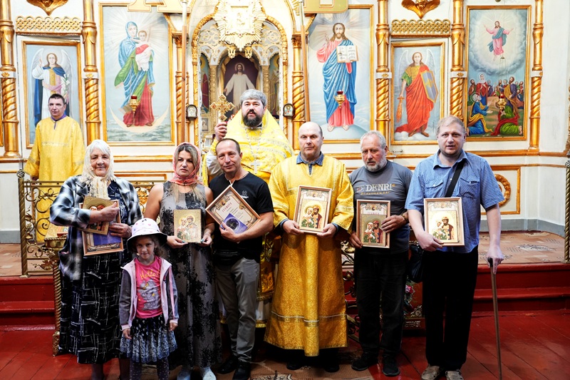 В Вознесенском храме Калача поздравили семейные пары по случаю Дня семьи, любви и верности