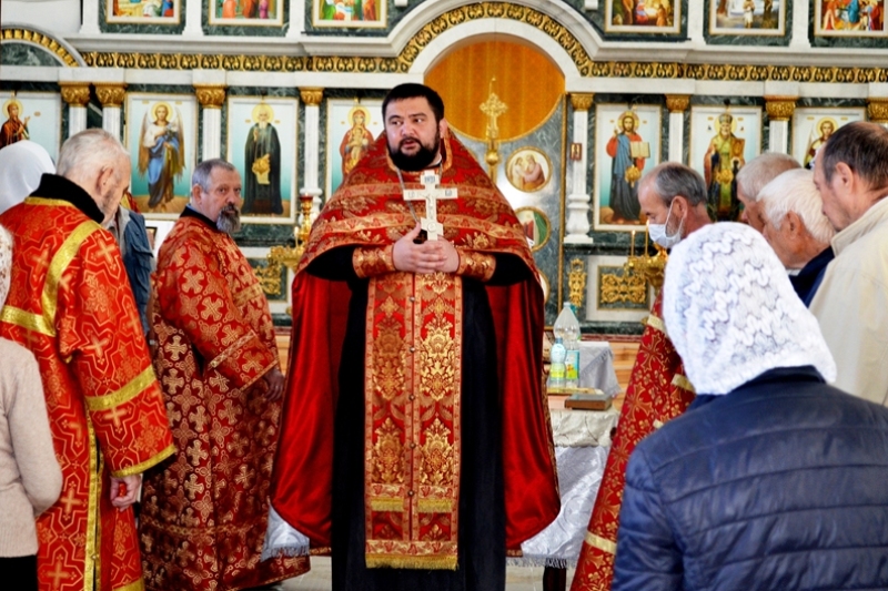 В Казанском храме города Павловска помолились о страждущих недугом винопития и наркомании