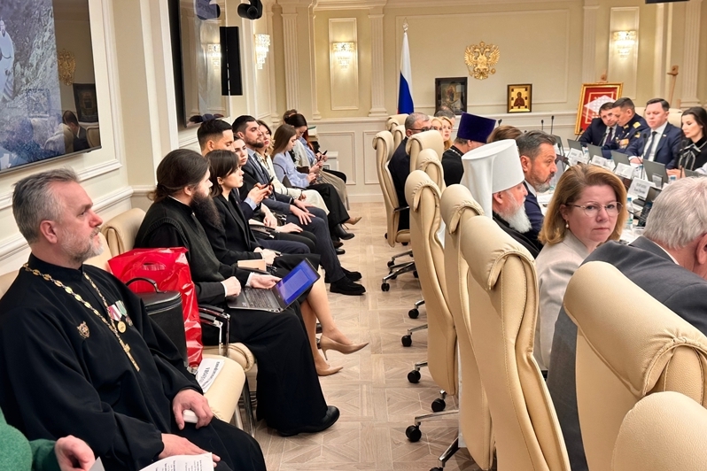 Руководитель епархиального медицинского отдела принял участие в круглом столе «Церковь, власть и общество: поддержка участников специальной военной операции» в здании Совета Федерации в г. Москва