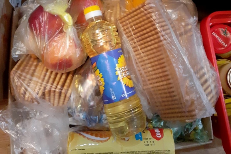 Гуманитарный центр благочиния передал нуждающимся продуктовые наборы из пожертованний на Радоницу