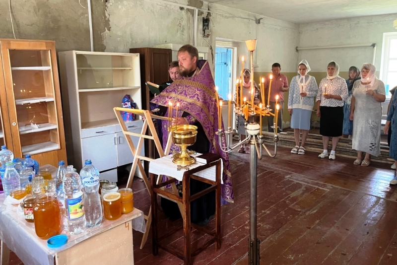 В молитвенной комнате села Волошино Острогожского района совершено освящение меда нового урожая