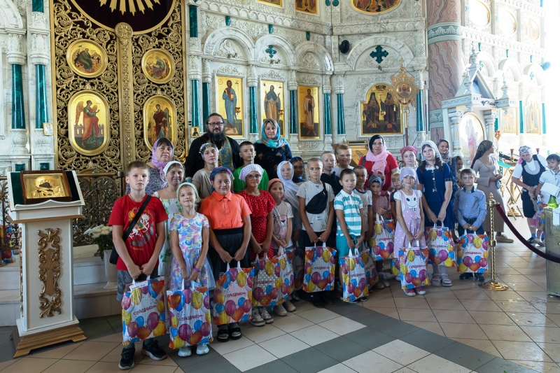 В Россошанском благочинии подвели итоги благотворительной акции «Собери ребенка в школу»