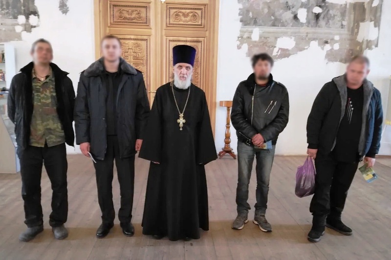 Клирик Калачеевского благочиния провел профилактическую беседу с условно осужденными на тему асоциальных и противоправных действий