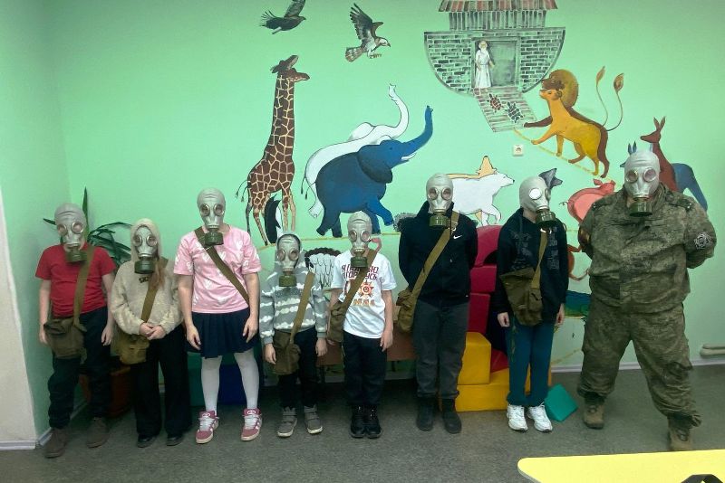 В школе выживания, действующей при воскресной школе «Добро» г. Россошь, прошло занятие по выбору средств индивидуальной защиты