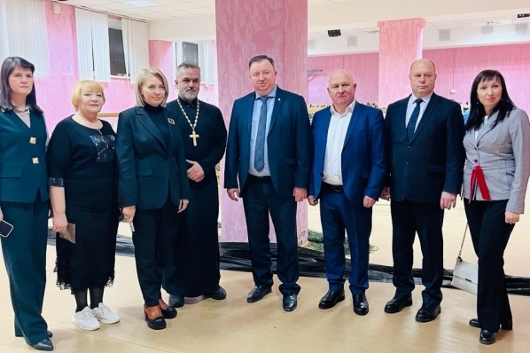 Министр культуры Воронежской области посетила Новокалитвенский СДК, в котором располагается приходской клуб «Светлица»