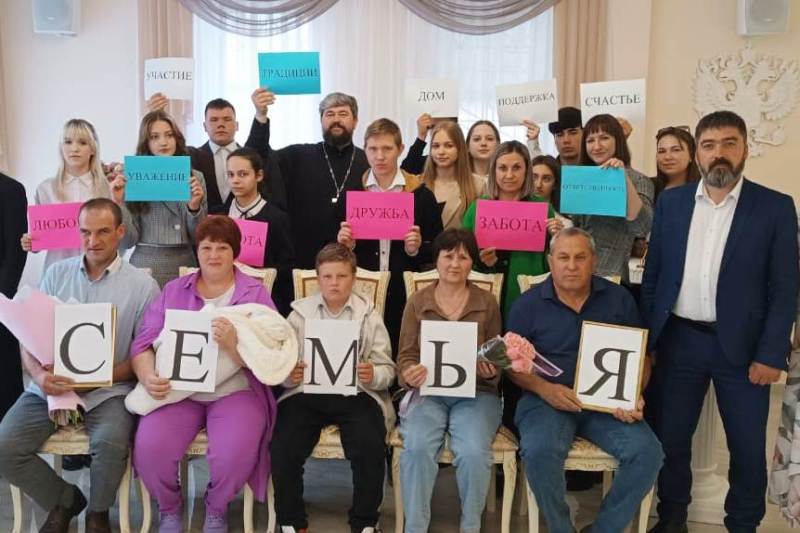 В Калачеевском отделе ЗАГС состоялось торжественное мероприятие, посвящённое Международному дню семьи