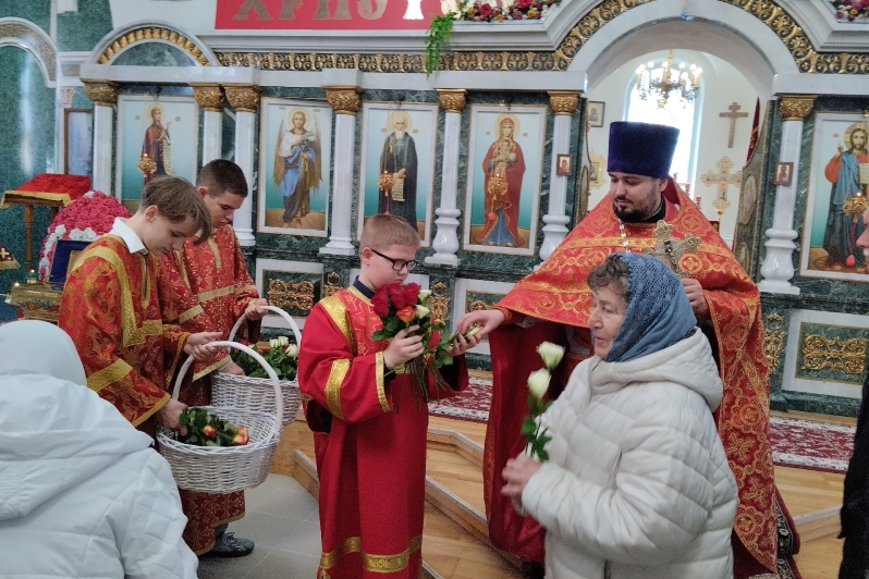 Праздник святых жен-мироносиц в Казанском храме города Павловска