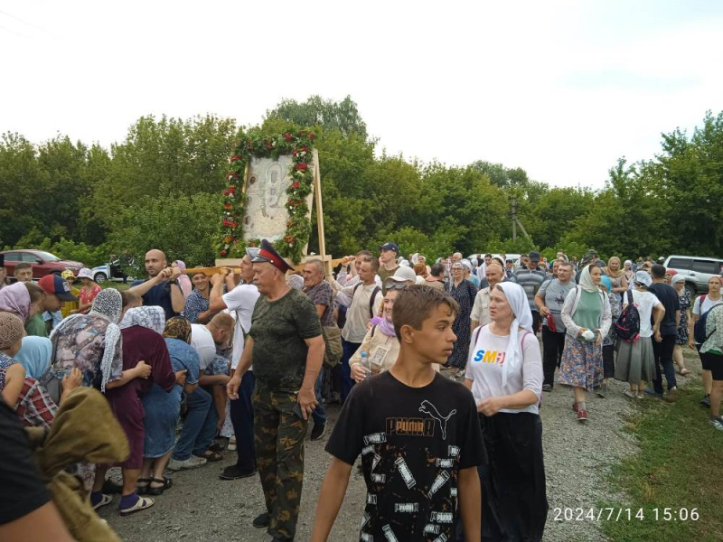 Семьи воспитанников Духовно-просветительского центра  участвуют в Дивногорском Крестном ходе