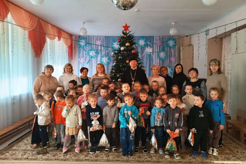 Руководитель епархиального отдела по работе с Вооруженными Силами поздравил воспитанников школы-интернат г. Острогожска с Рождеством Христовым