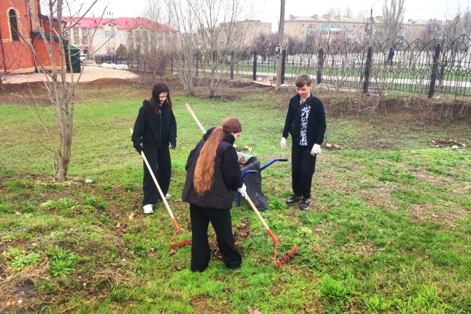Пасхальный субботник в храмах Каменского благочиния