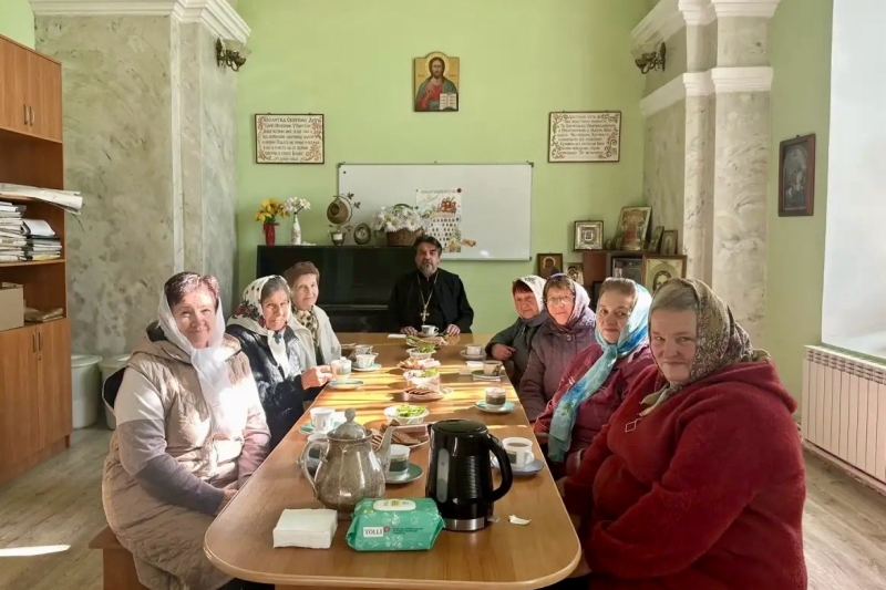 В храмах Богучарского благочиния поздравили прихожан старшего поколения с Днем пожилого человека