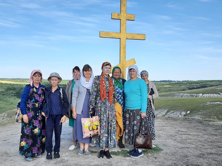 В день празднования Тихвинской иконы богучарцы посетили Кастомаровскую обитель