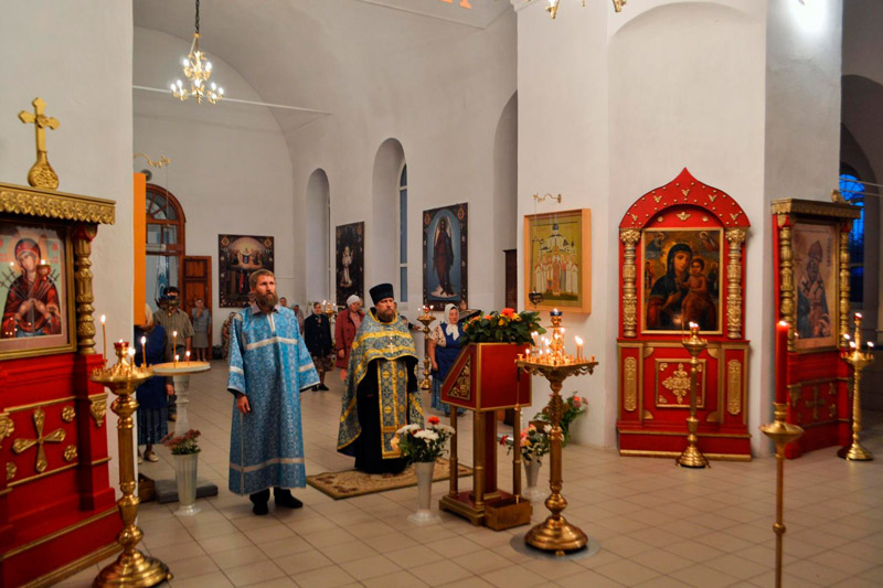 Всенощное бдение накануне праздника Рождества Пресвятой Богородицы  в слободе  Шапошниковка
