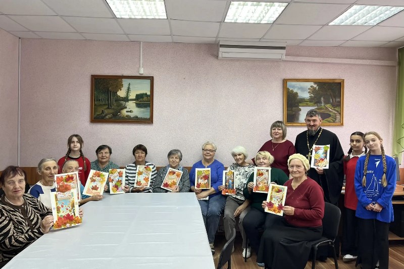 Священнослужитель и обучающиеся ЦРТДЮ посетили Центр общения старшего поколения в Каменском районе