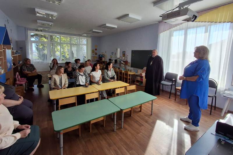 В детском саду «Солнышко» состоялось родительское собрание с участием благочинного Репьевского церковного округа