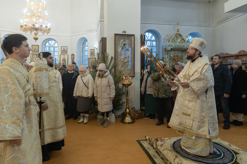 В Неделю по Рождестве Христовом Правящий Архиерей совершил Божественную литургию в храме иконы Божией Матери «Казанская» пгт. Каменка