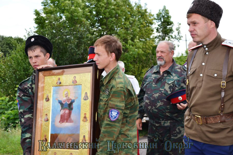 В Калачеевский район прибыл Ильинский казачий крестный ход
