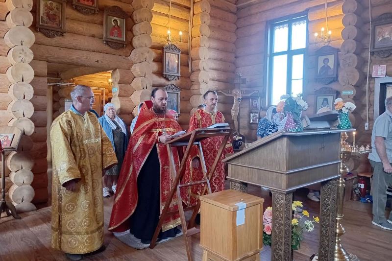 Молебен о страждущих недугом винопития в Успенском храме села Верхний Мамон