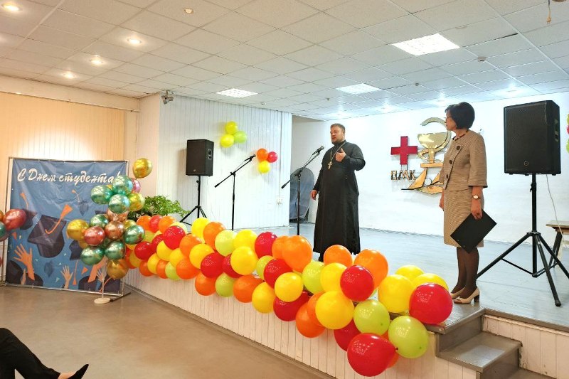 Руководитель епархиального отдела по делам молодежи поздравил учащихся Острогожского медицинского колледжа с Днем студента