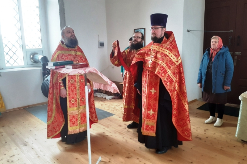 В храме Святой Живоначальной Троицы села Криница Острогожского района совершено соборное богослужение