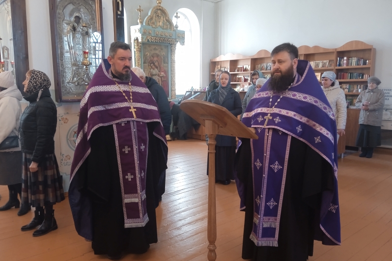 В Казанском храме совершили молебное пение в честь 50-летия архипастырской хиротонии Патриарха Московского и всея Руси Кирилла