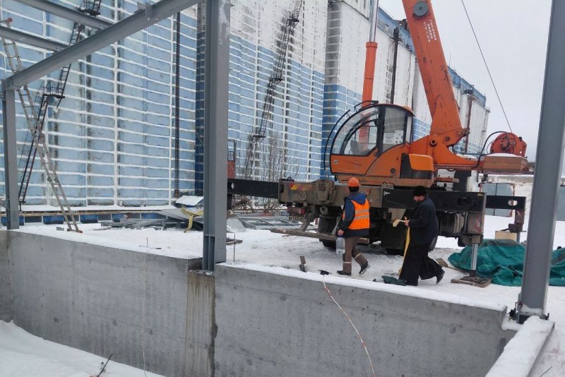 Клирик Калачеевского церковного округа совершил молебное пение на территории гиганта агропромышленного комплекса страны