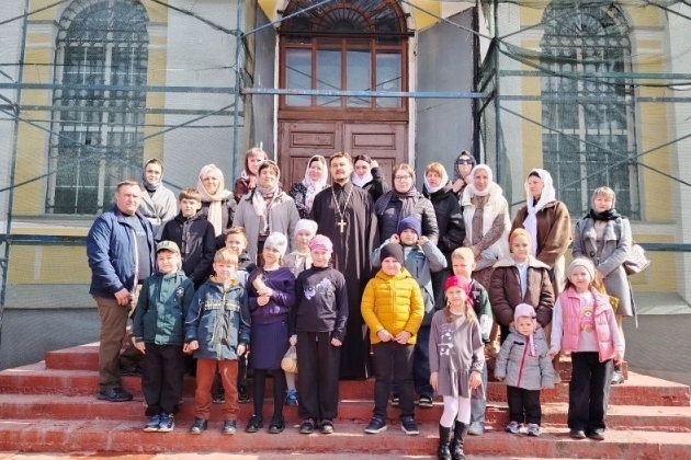 Священнослужитель провел экскурсию для учащихся и родителей по Александро-Невскому храму города Россошь