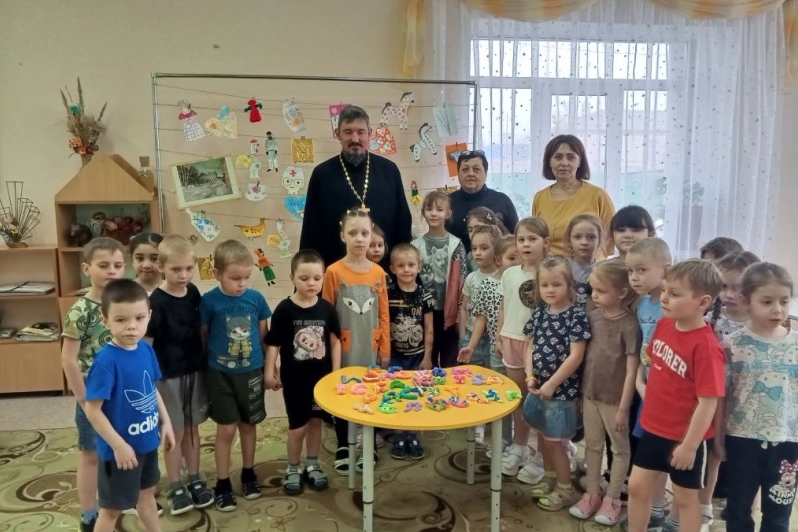 В поселке Каменка в детском саду «Колокольчик» прошло мероприятие «К истокам православной мудрости»