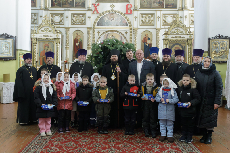 В день памяти святителя Макария Московского Архипастырь совершил Божественную литургию в храме святых апостолов Петра и Павла села Репьевка