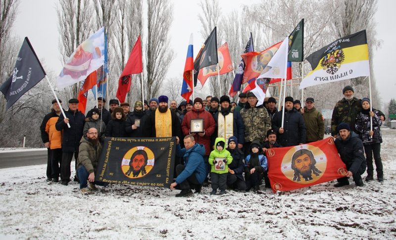 Братский молебен у поклонного креста в Каменке