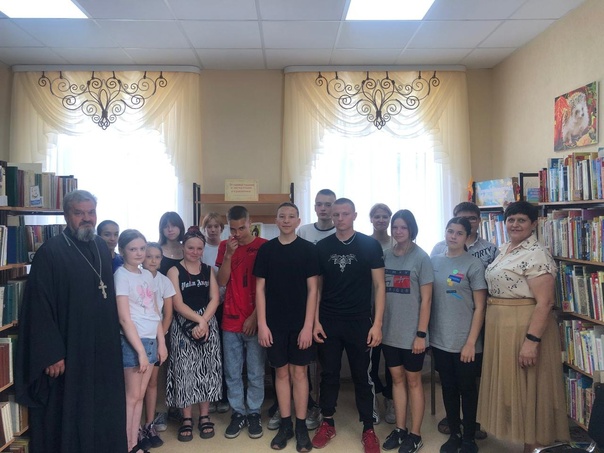 В библиотеке с. Александровка прошло мероприятие, посвящённое Дню славянской письменности и культуры