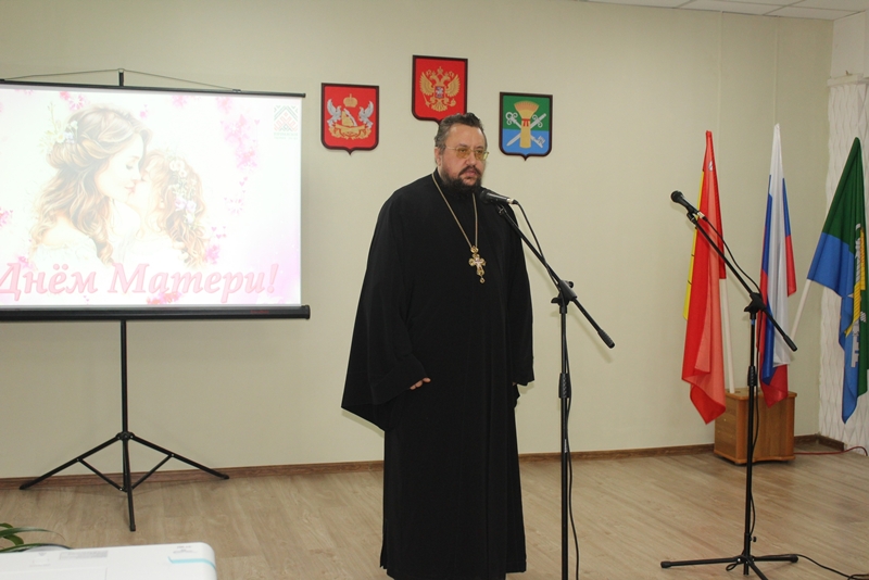 Руководитель епархиального отдела по вопросам семьи, защиты материнства и детства принял участие в празднике, посвященном Дню матери