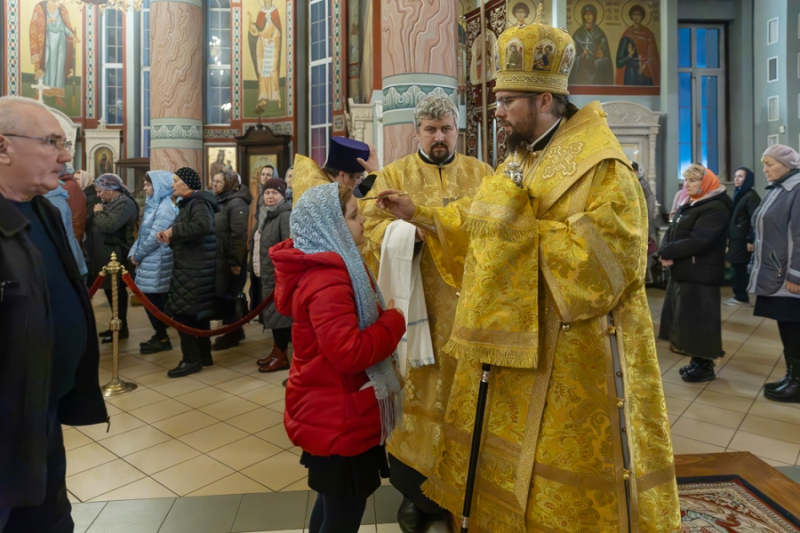 В канун Недели 17-й по Пятидесятнице епископ Дионисий совершил всенощное бдение в Свято-Ильинском кафедральном соборе. 