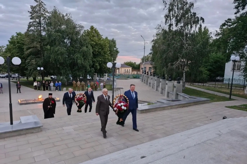 В 85-ю годовщину начала Великой Отечественной войны секретарь Россошанской епархии принял участие в возложении