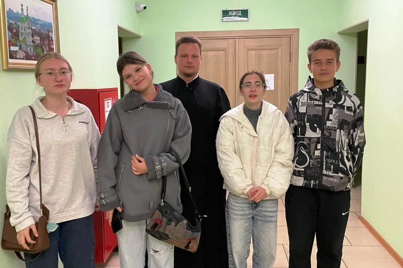 Состоялась встреча молодежного актива с помощником благочинного по делам молодежи в Свято-Ильинском кафедральном соборе Россошанского благочиния