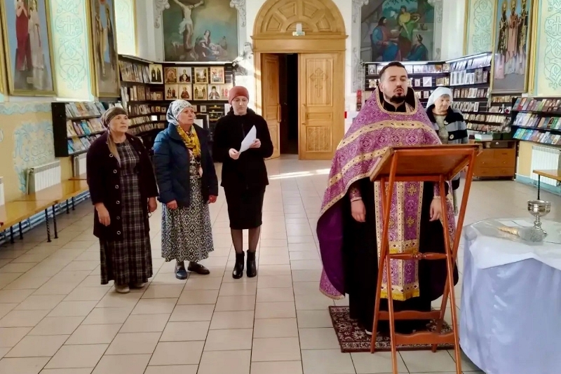 В храме святого мученика Иоанна Воина в Богучаре совершили молебен об исцелении детей с тяжелыми заболеваниями