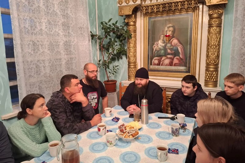 Православная молодежь «Круг радости» посмотрела фильм «Человек Божий» в трапезной Казанского храма Каменки