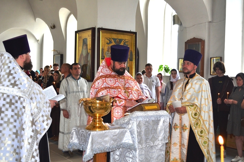 В Казанском храме города Павловска был совершен молебен для выпускников перед экзаменами