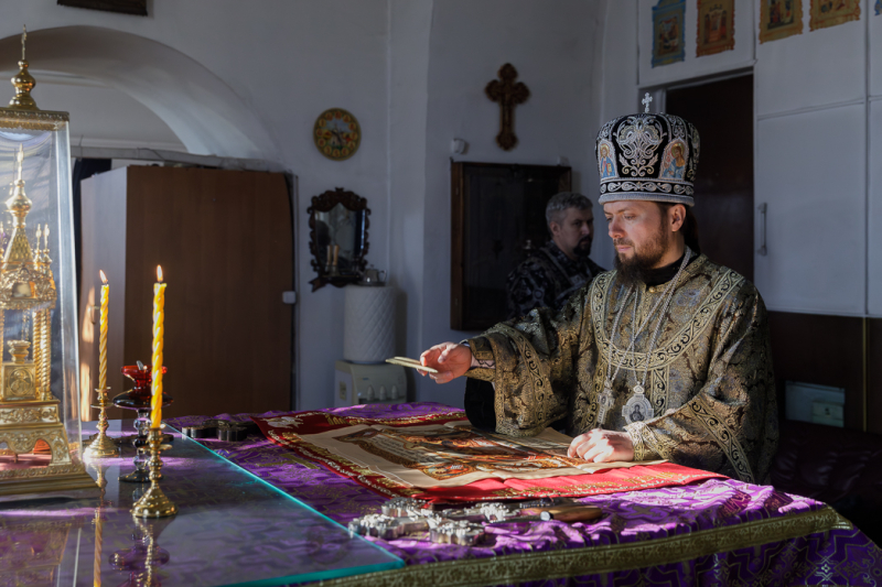 В пятницу первой седмицы Великого поста Глава Россошанской епархии совершил Литургию Преждеосвященных Даров в храме Вознесения Господня города Калач