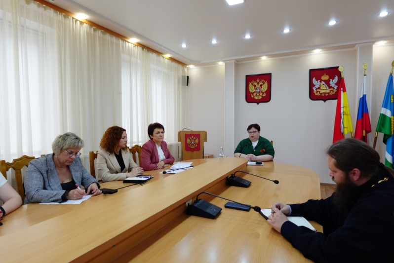 Секретарь Епархиального управления принял участие в очередном заседании Общественной палаты Россошанского района