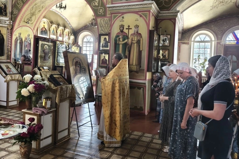 В Михайло-Архангельском храме города Острогожска и на сельских приходах встретили икону Божией Матери «Оршанская»