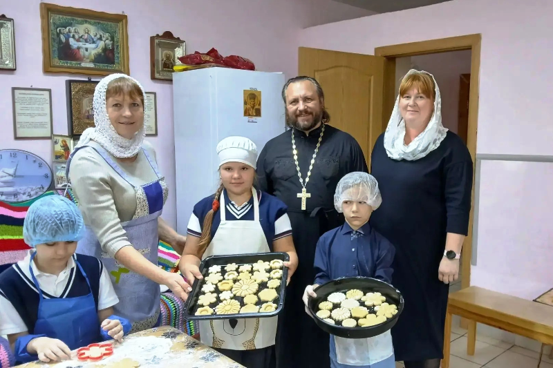 В селе Воробьевка прошел просветительский мастер‑класс для школьников, приуроченный к благотворительной акции «Белый цветок»