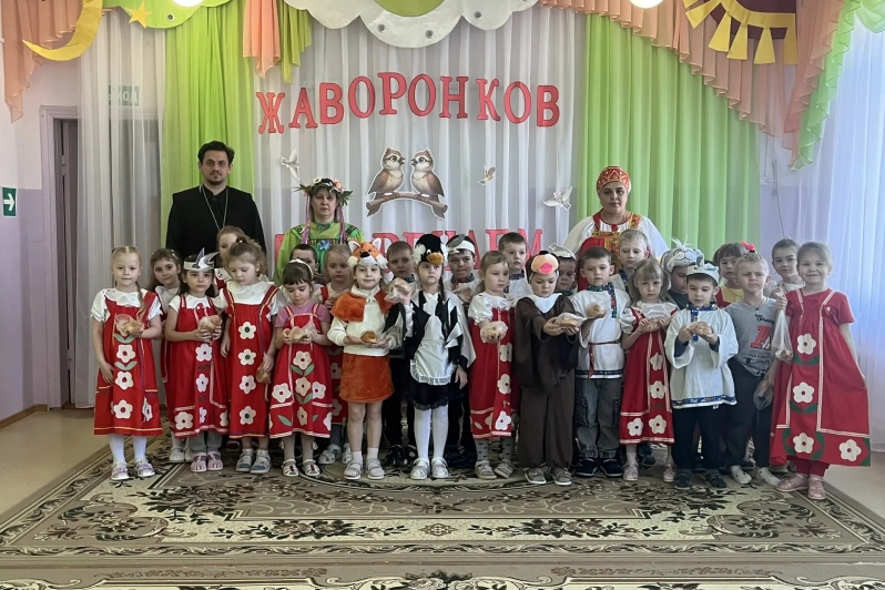 Священник принял участие в праздничном мероприятии «Жаворонков встречаем» в детском саду села Митрофановка